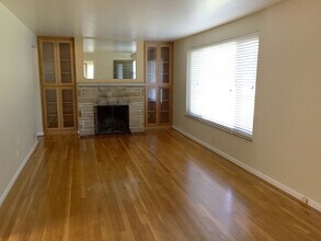 10678 Bettyray Dr in Loveland, OH - Foto de edificio - Building Photo