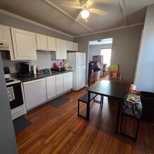 28 Maiden Ln, Unit Right Side in Vernon, CT - Building Photo - Building Photo