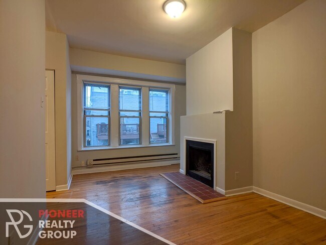 634 W Barry Ave, Unit #624-W3 in Chicago, IL - Building Photo - Building Photo