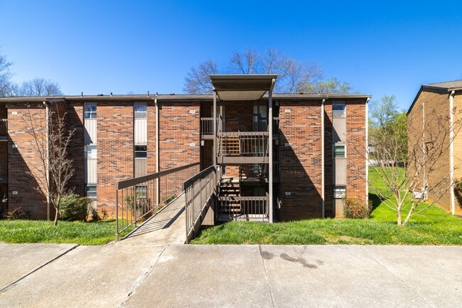 431 Canberra Dr in Knoxville, TN - Foto de edificio - Building Photo