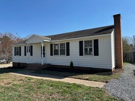 5401 Bellmeadows Rd in Richmond, VA - Building Photo