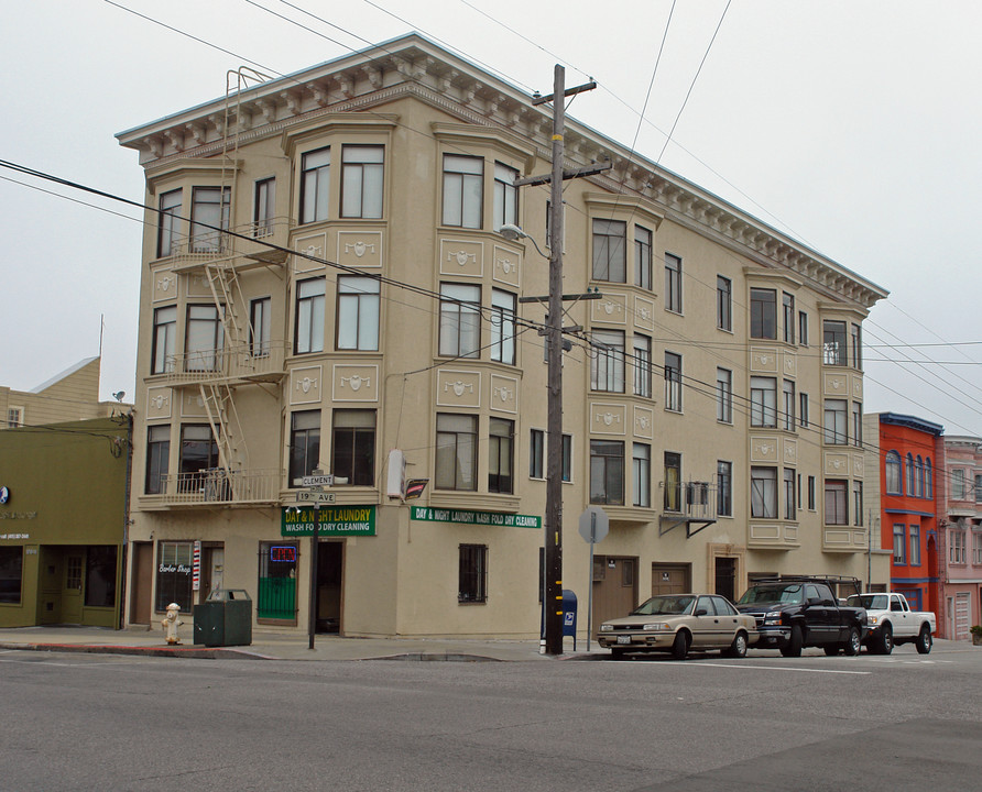 Foundation House in San Francisco, CA - Building Photo