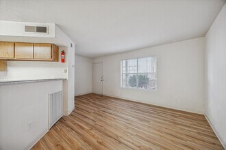 1660 W T C Jester Blvd in Houston, TX - Building Photo - Building Photo