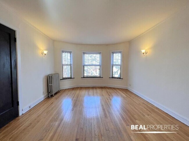 property at 4904 N Hoyne Ave