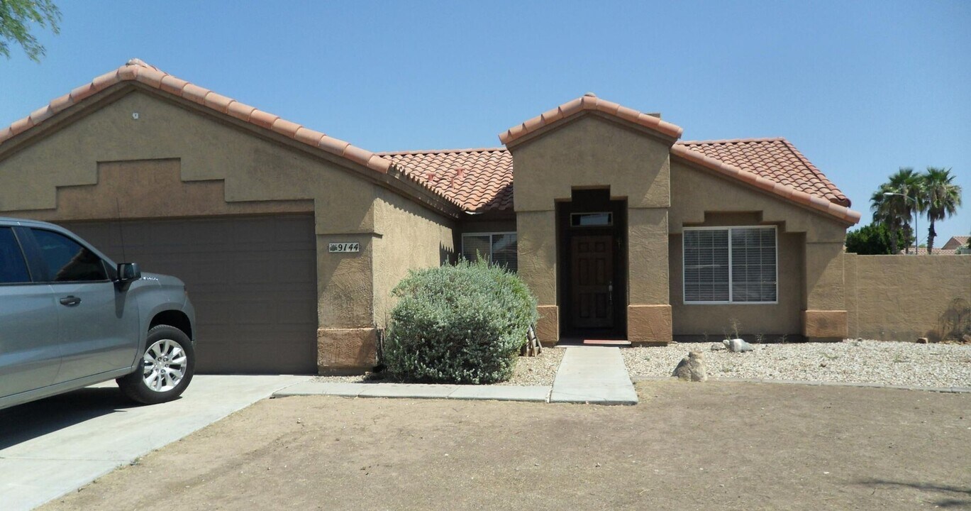 9144 W Michelle Dr in Peoria, AZ - Building Photo