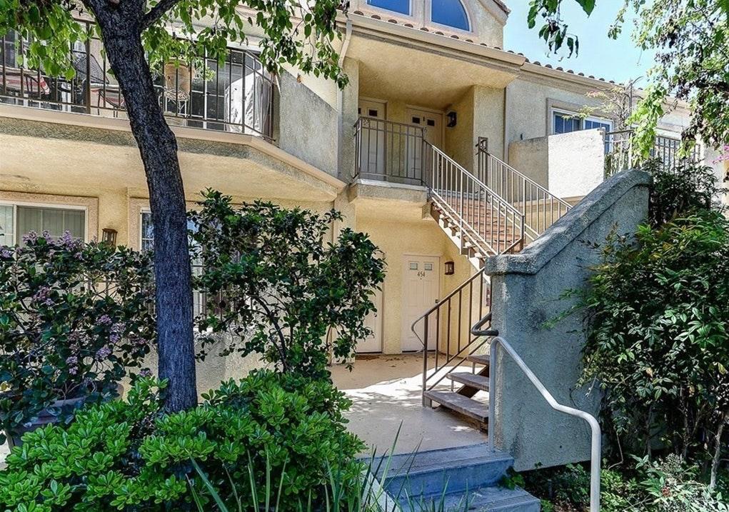 24105 Del Monte Dr. in Santa Clarita, CA - Building Photo