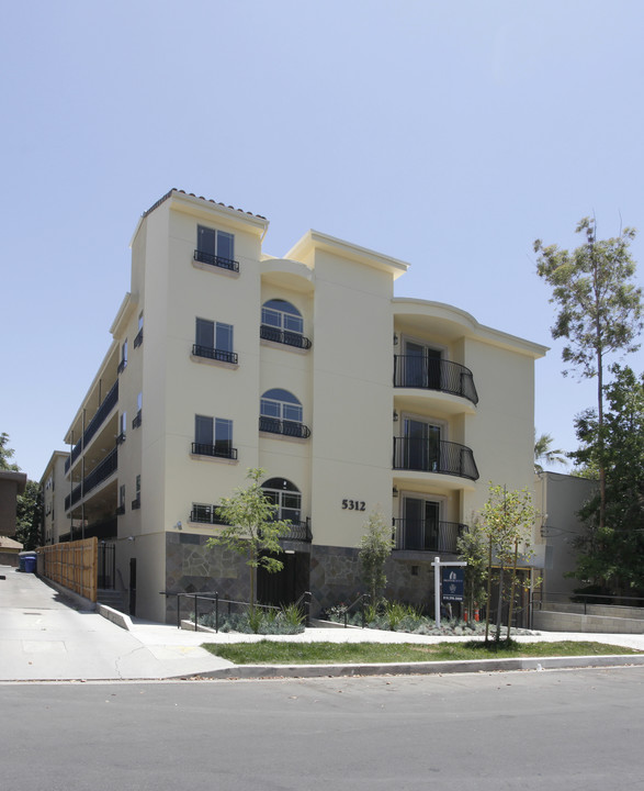 5312 Hermitage Ave in Valley Village, CA - Foto de edificio