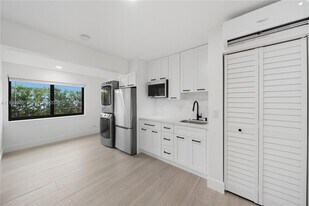 3101 SW 106th Ave, Unit Efficiency in Miami, FL - Building Photo