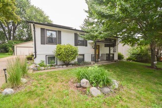 4016 11th Ave NW in Rochester, MN - Building Photo - Building Photo