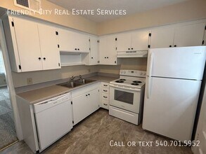 57 Rockbridge Cir in Harrisonburg, VA - Foto de edificio - Building Photo