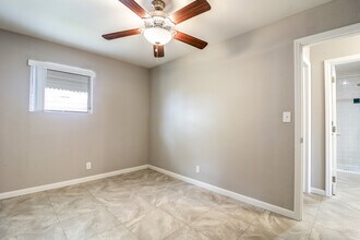 260 NE 58th St in Oakland Park, FL - Building Photo - Building Photo