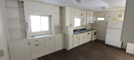 609 Crider Ave NE in New Philadelphia, OH - Building Photo - Building Photo