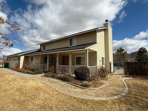 4221 Hillview Dr in Carson City, NV - Foto de edificio - Building Photo