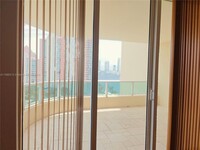 3340 NE 190th St, Unit #1304 in Miami, FL - Foto de edificio - Building Photo