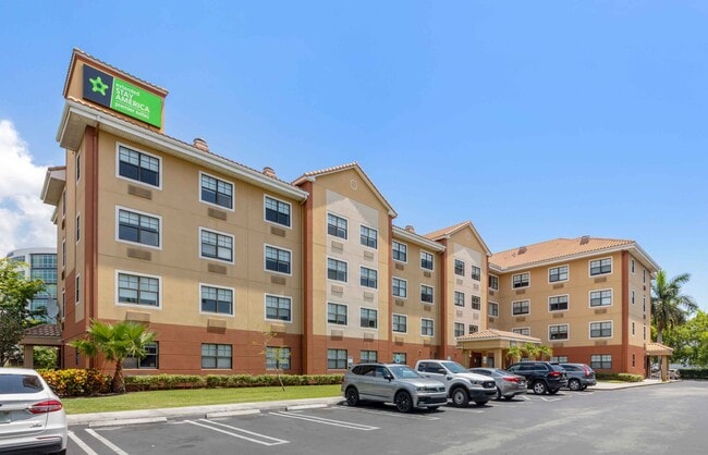 Furnished Studio-Miami - Airport - Doral - in Miami, FL - Building Photo - Building Photo