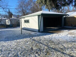 2010 Capitol Ave in Warren, MI - Building Photo - Building Photo