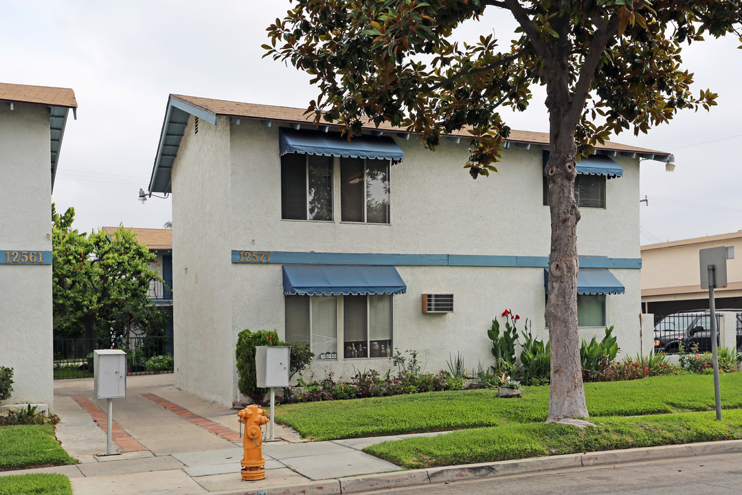 12571 Sunswept Ave in Garden Grove, CA - Foto de edificio