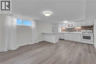 17 Victor Blvd in Hamilton, ON - Building Photo