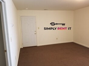 213 N Main St in Roland, IA - Building Photo - Building Photo