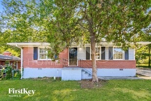 873 White Oak Dr in Forest Park, GA - Building Photo