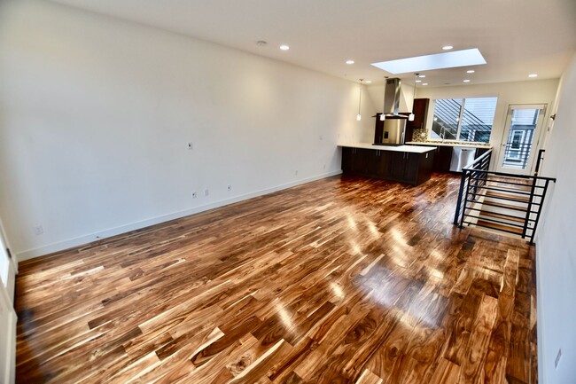 96 E Newton St in Seattle, WA - Building Photo - Building Photo