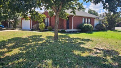 3210 Settlement Dr in Round Rock, TX - Foto de edificio - Building Photo