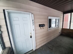827 E 10th Ave in Homestead, PA - Building Photo - Building Photo