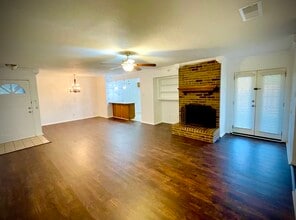 1925 Spindletop Dr in Duncanville, TX - Building Photo - Building Photo
