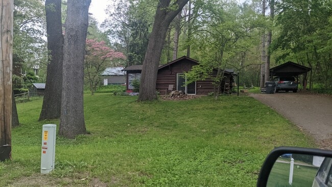 8970 E Gull Lake Dr in Augusta, MI - Building Photo - Building Photo