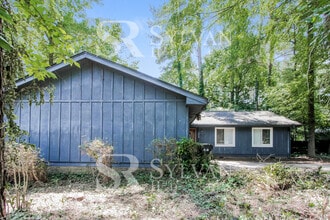 1049 Pineborough Rd in Charlotte, NC - Building Photo - Building Photo