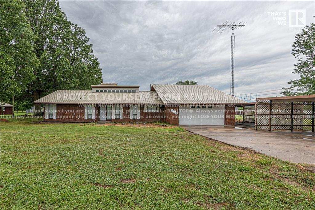3311 W Howard Nickell Rd in Fayetteville, AR - Foto de edificio