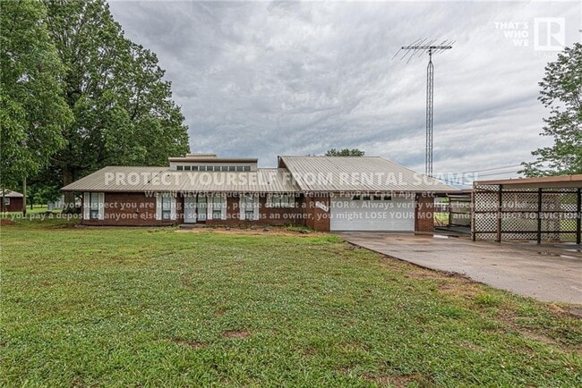 3311 W Howard Nickell Rd in Fayetteville, AR - Building Photo - Building Photo