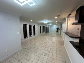 101 W Del Mar Blvd, Unit 6 in Laredo, TX - Building Photo - Building Photo