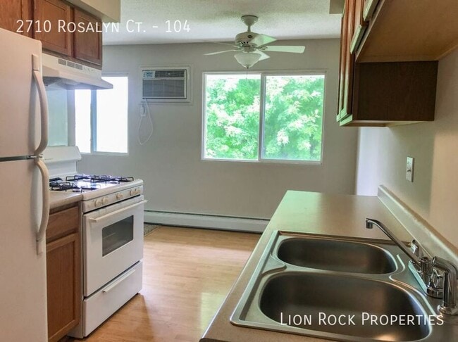 property at 2710 Rosalyn Ct