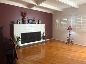 1319 Flanders Rd in La Cañada Flintridge, CA - Building Photo - Building Photo