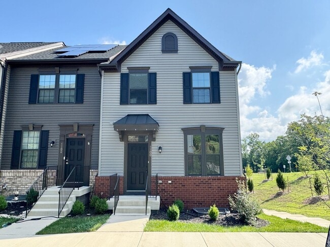 1100 Spur Ln