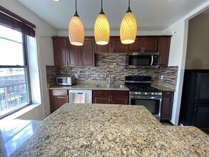 201 Pavonia Ave-Unit -4L in Jersey City, NJ - Building Photo - Building Photo