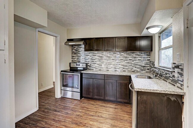 6152 Doulton Dr photo'