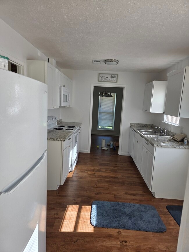 property at 1118 Country Cir