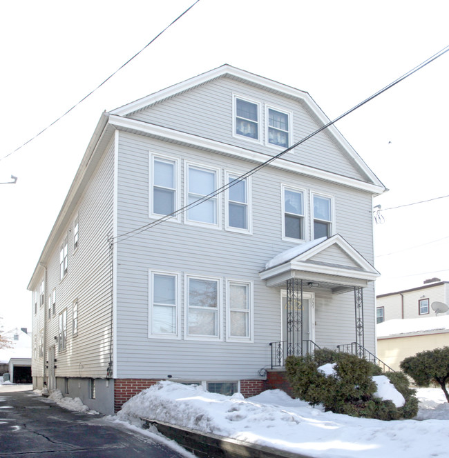 709 Van Buren Ave in Elizabeth, NJ - Building Photo - Building Photo