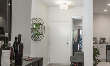 10021 Tabor Street, Unit Apt 107 in Los Angeles, CA - Building Photo - Building Photo