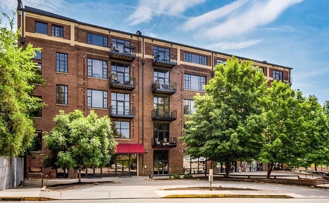 1060 Worlds Fair Park Dr in Knoxville, TN - Building Photo - Building Photo