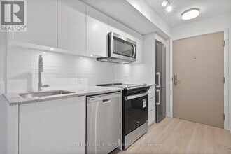 500 Wilson Ave in Toronto, ON - Building Photo - Building Photo