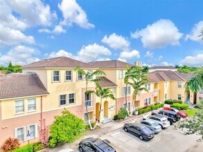 10132 NW 7th St in Miami, FL - Building Photo - Building Photo