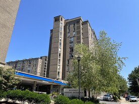33 Pond Ave in Brookline, MA - Building Photo