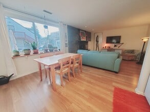 55 Whitmore Ln, Unit 1 in Stamford, CT - Foto de edificio - Building Photo