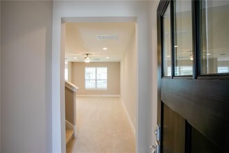 1610 Roseburg Dr in Austin, TX - Building Photo - Building Photo