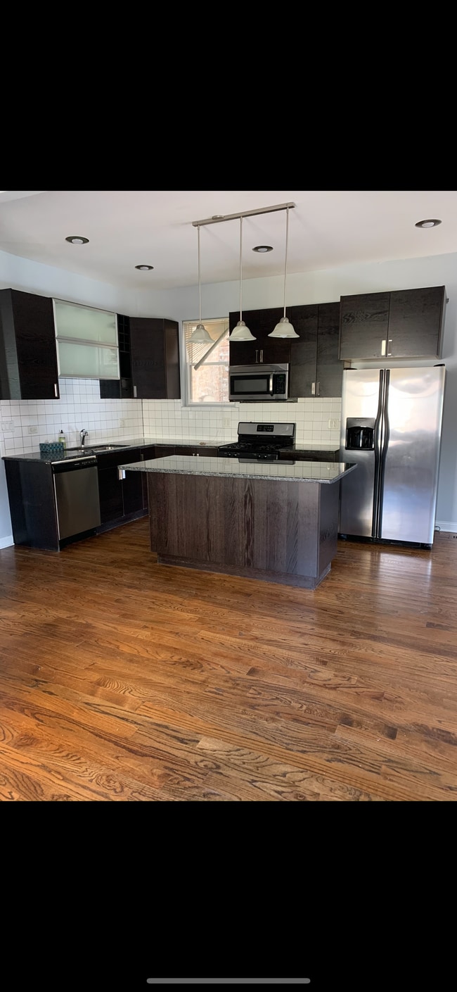 3444 W Schubert Ave, Unit I in Chicago, IL - Foto de edificio - Building Photo