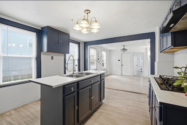 53 Fremont St, Unit 1 in Springfield, MA - Foto de edificio - Building Photo