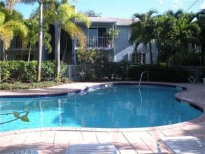 2607 NE 8th Ave, Unit 7 in Wilton Manors, FL - Foto de edificio - Building Photo